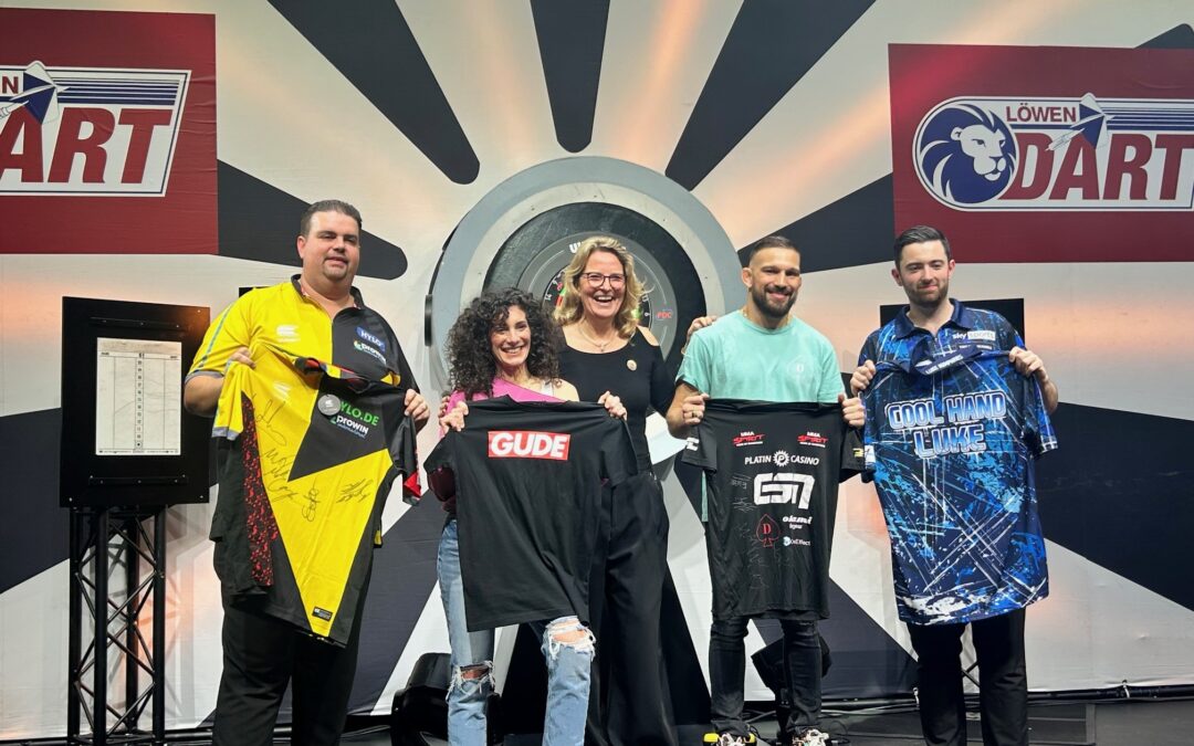 Dartspieler treffen voll ins Herz